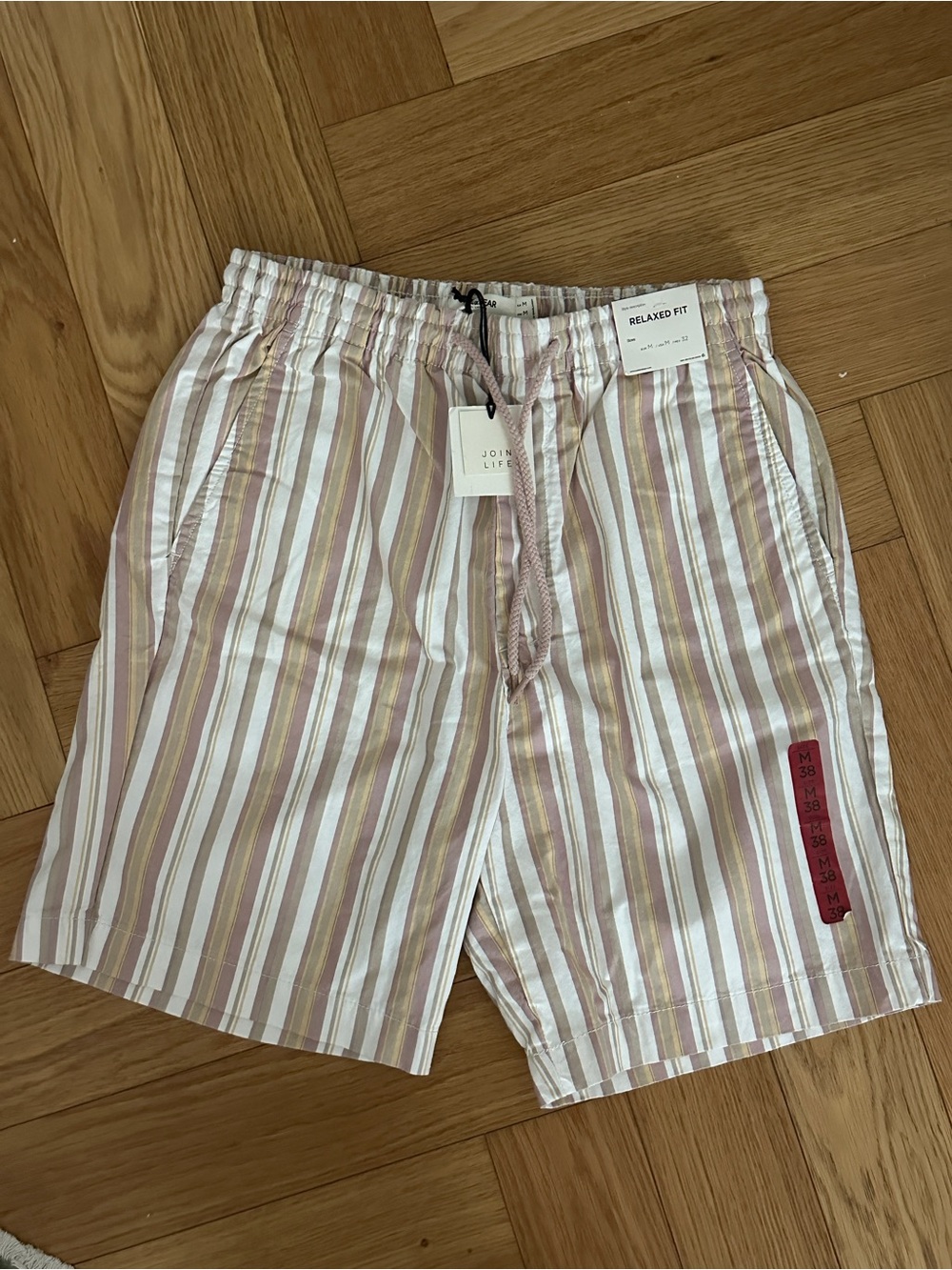 Pull & Bear Relaxed Fit Striped Men’s Shorts in Cream, Tan & Pink